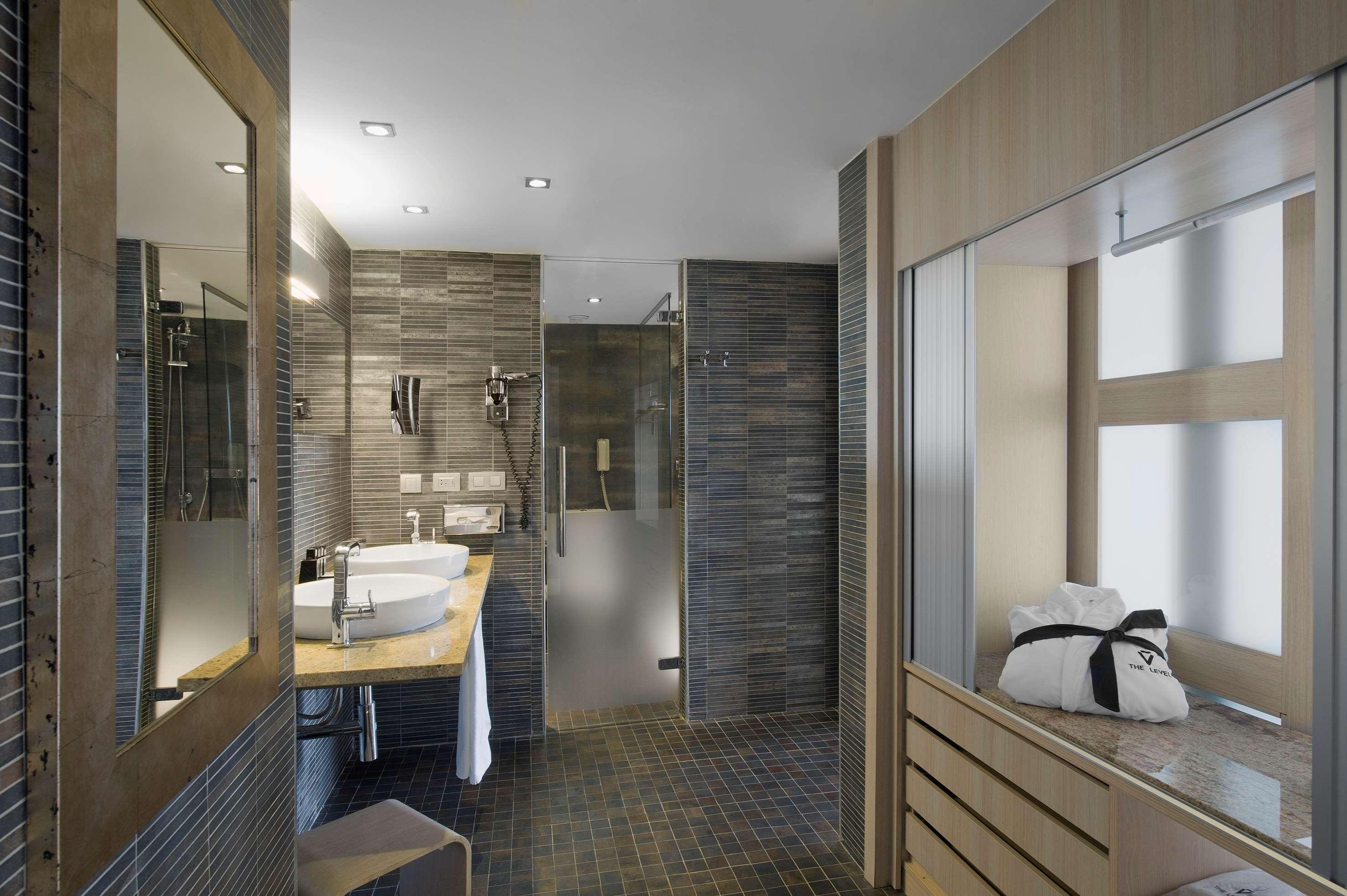 The Level At Melia Sevilla Luaran gambar