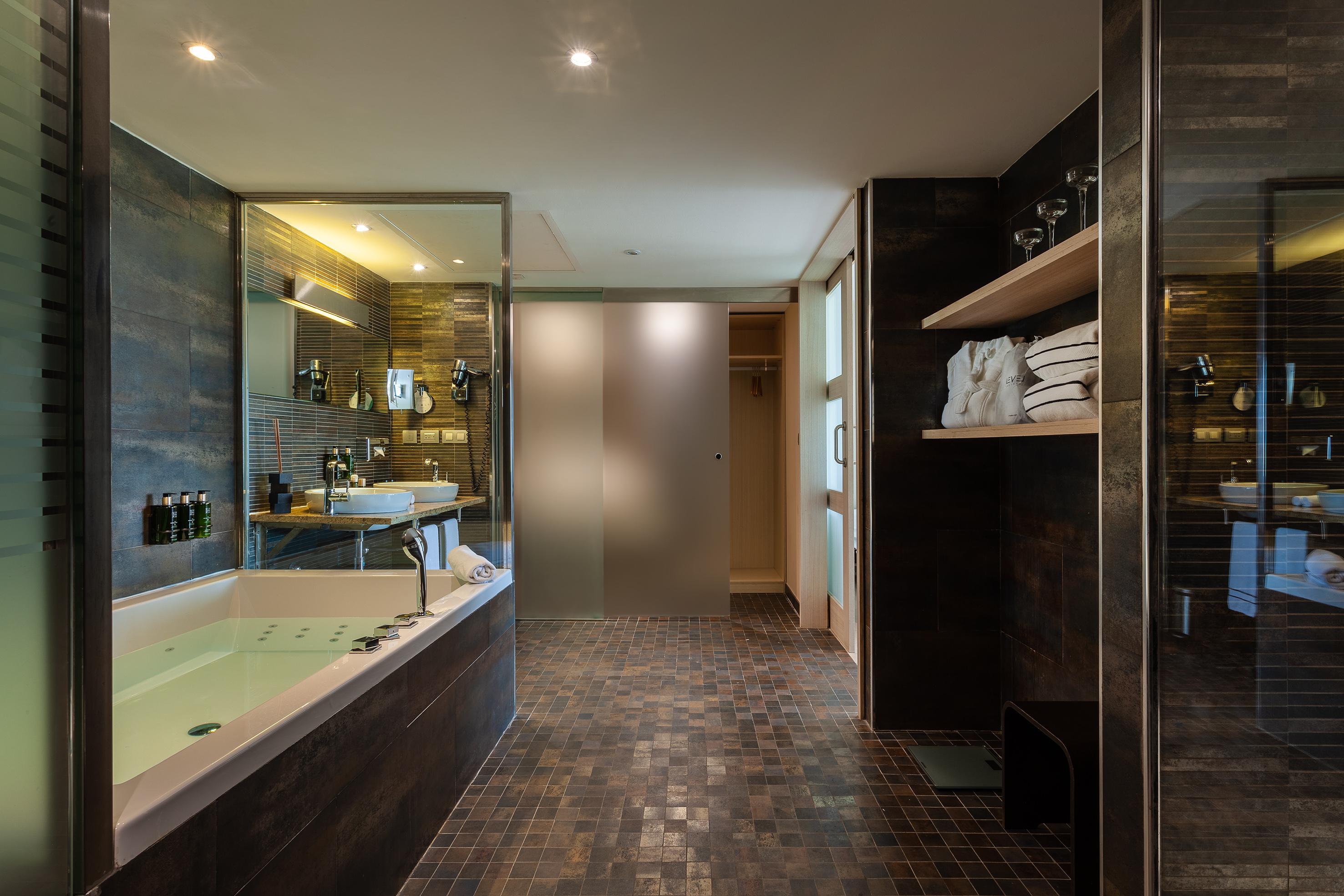 The Level At Melia Sevilla Luaran gambar
