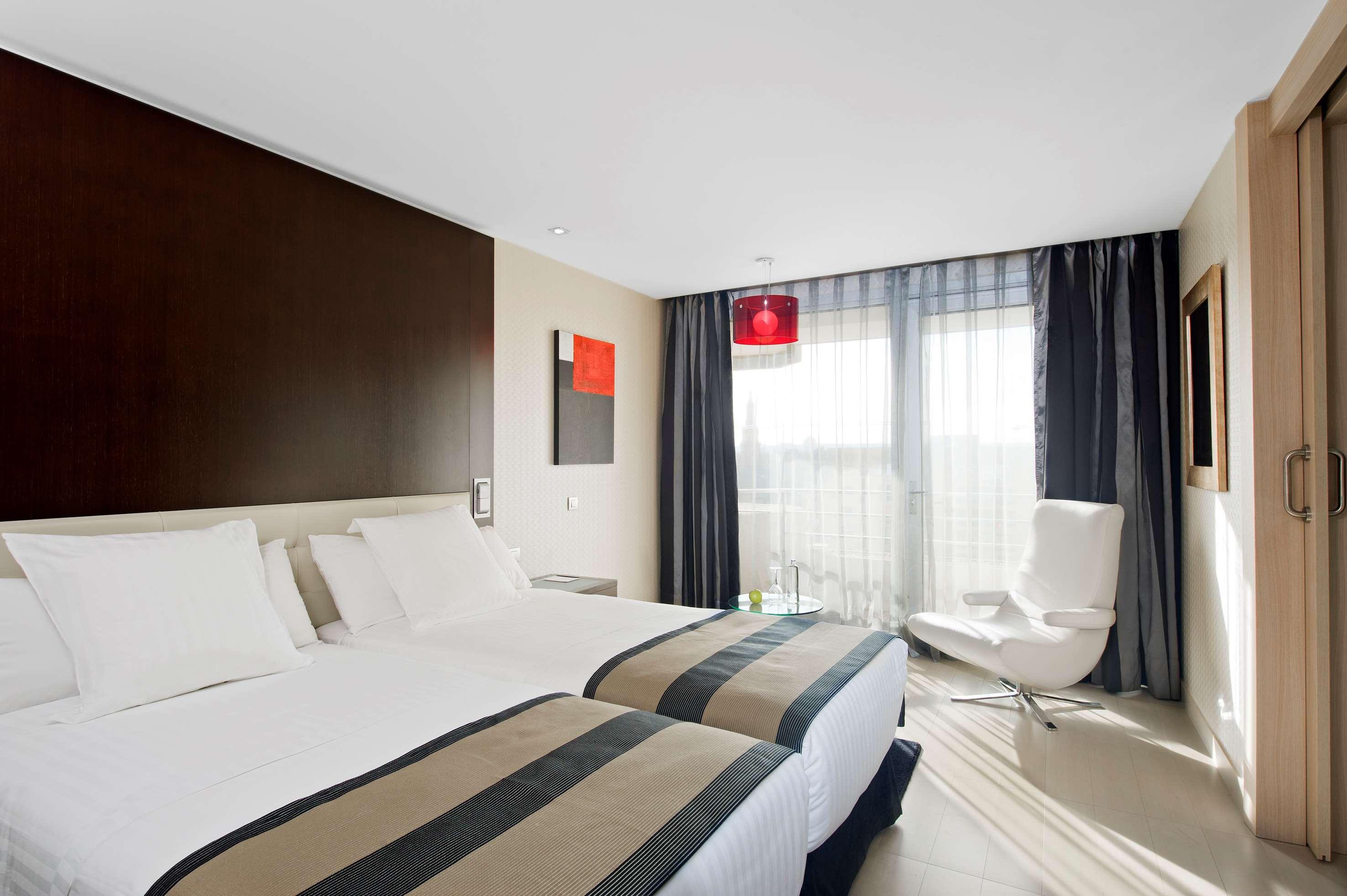 The Level At Melia Sevilla Luaran gambar