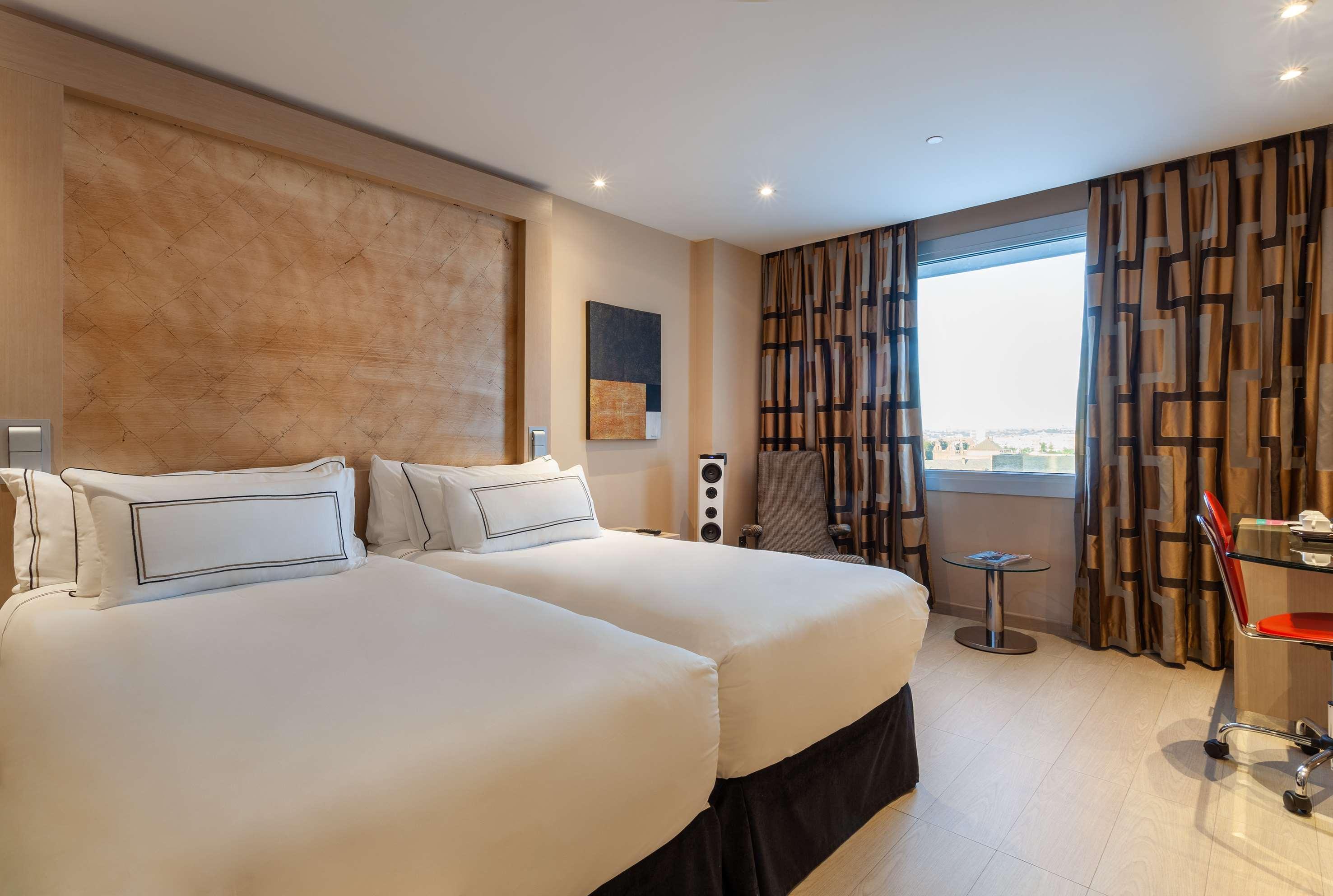 The Level At Melia Sevilla Luaran gambar