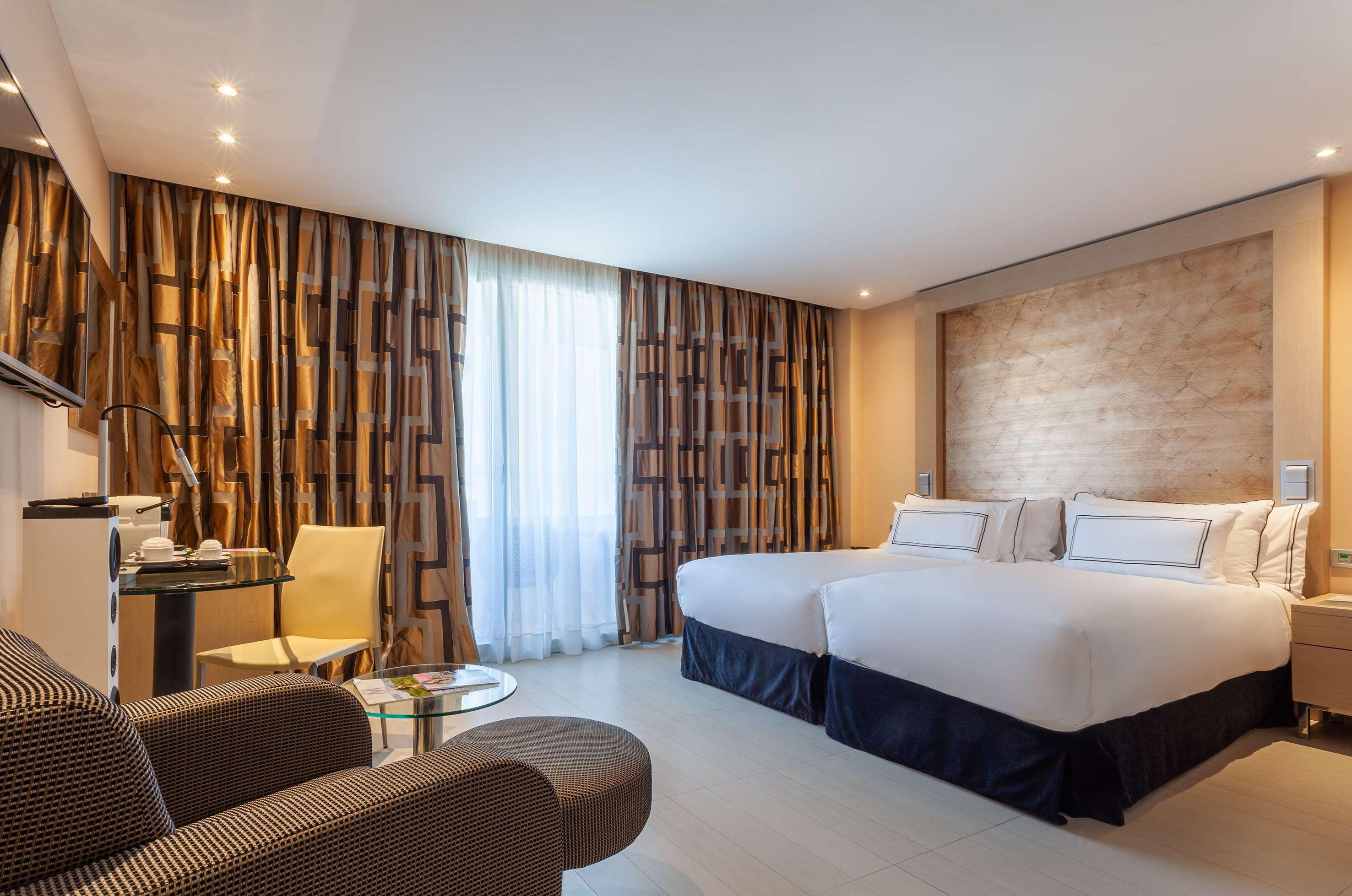 The Level At Melia Sevilla Luaran gambar