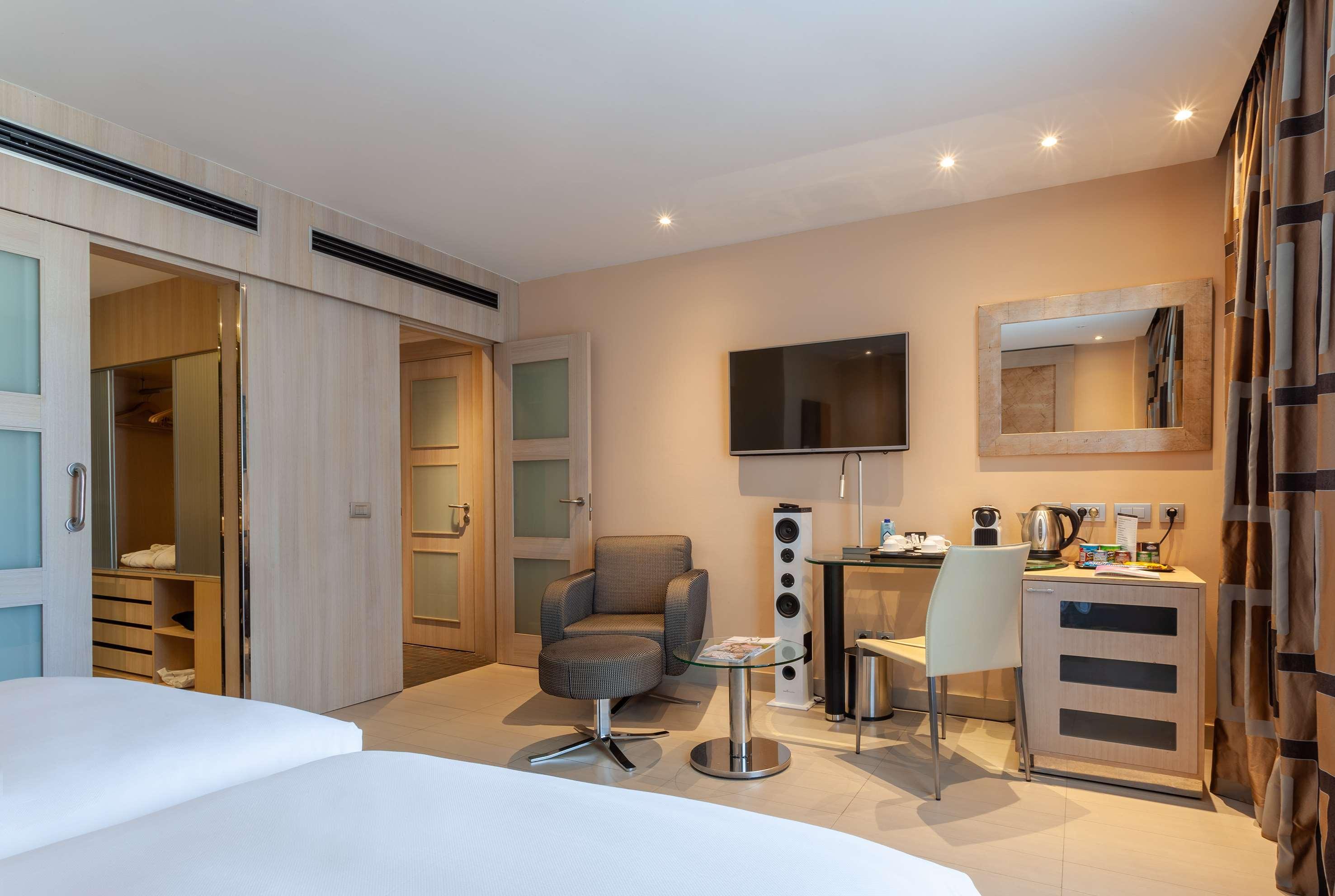 The Level At Melia Sevilla Luaran gambar