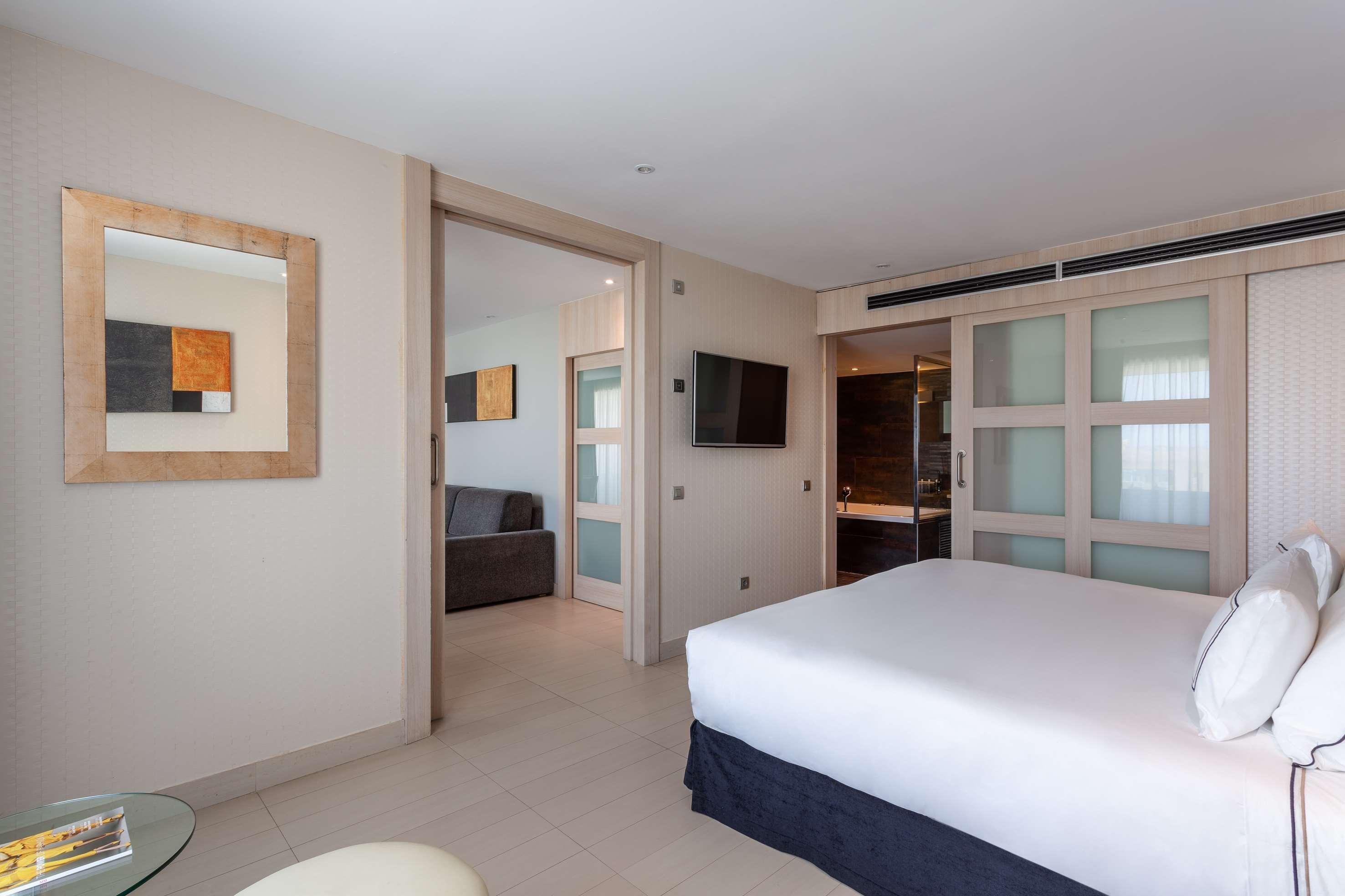 The Level At Melia Sevilla Luaran gambar