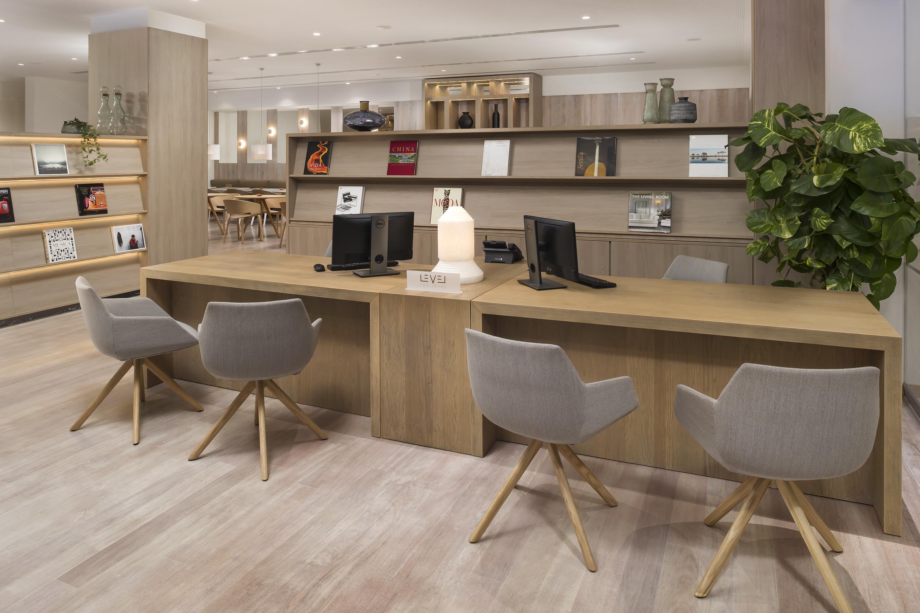 The Level At Melia Sevilla Luaran gambar