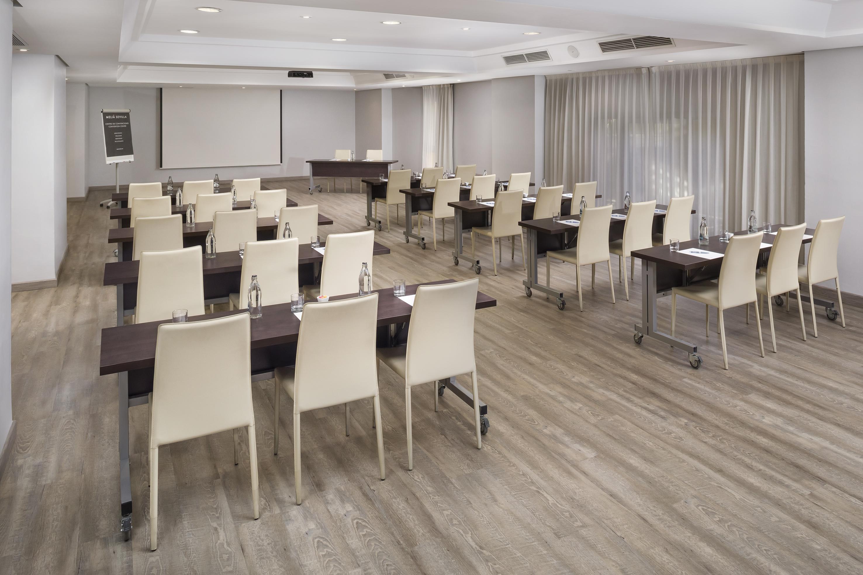 The Level At Melia Sevilla Luaran gambar