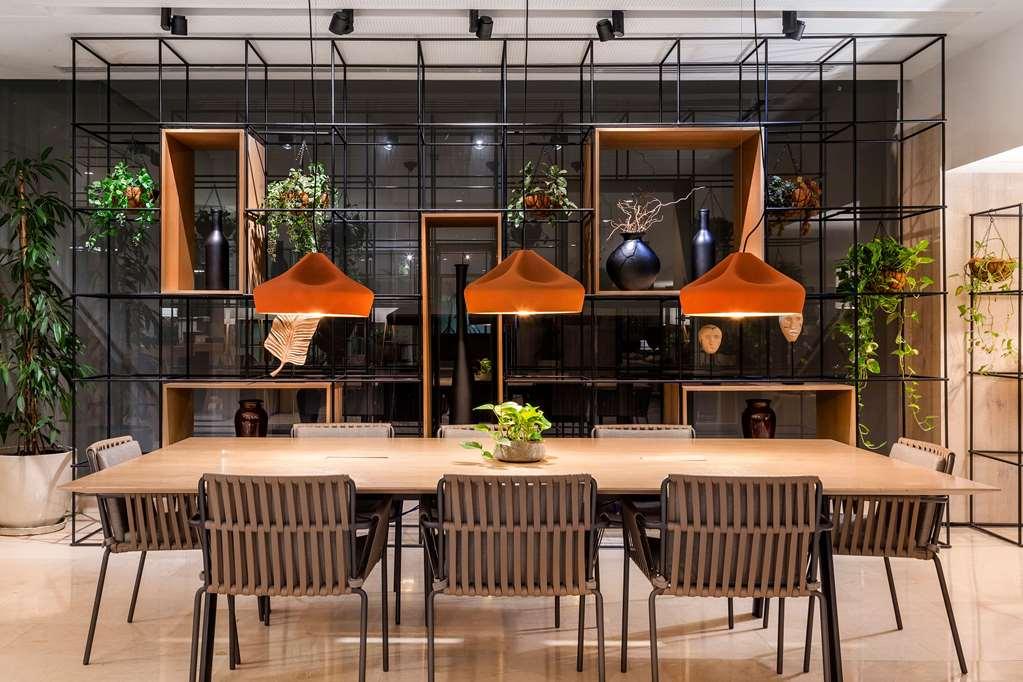 The Level At Melia Sevilla Luaran gambar